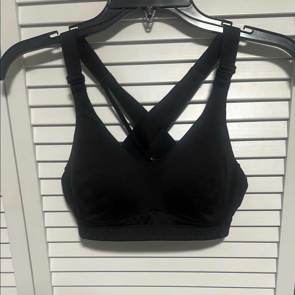 Black Cross-Back Sports Bra